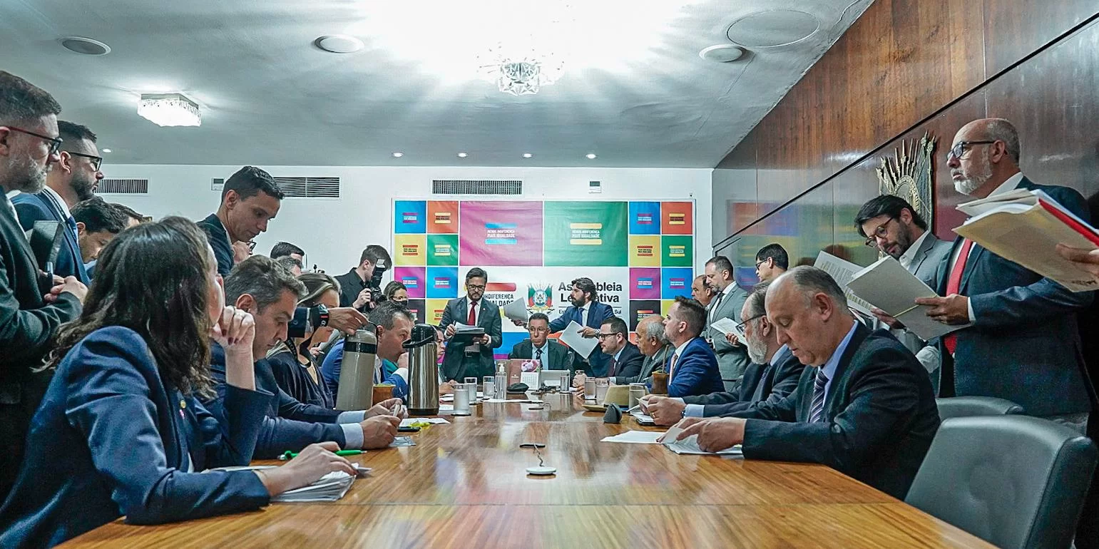 A aprovação foi de 10,6%, após a negociação de emenda que alterou a proposta inicial do Executivo Estadual, de 7,7%.