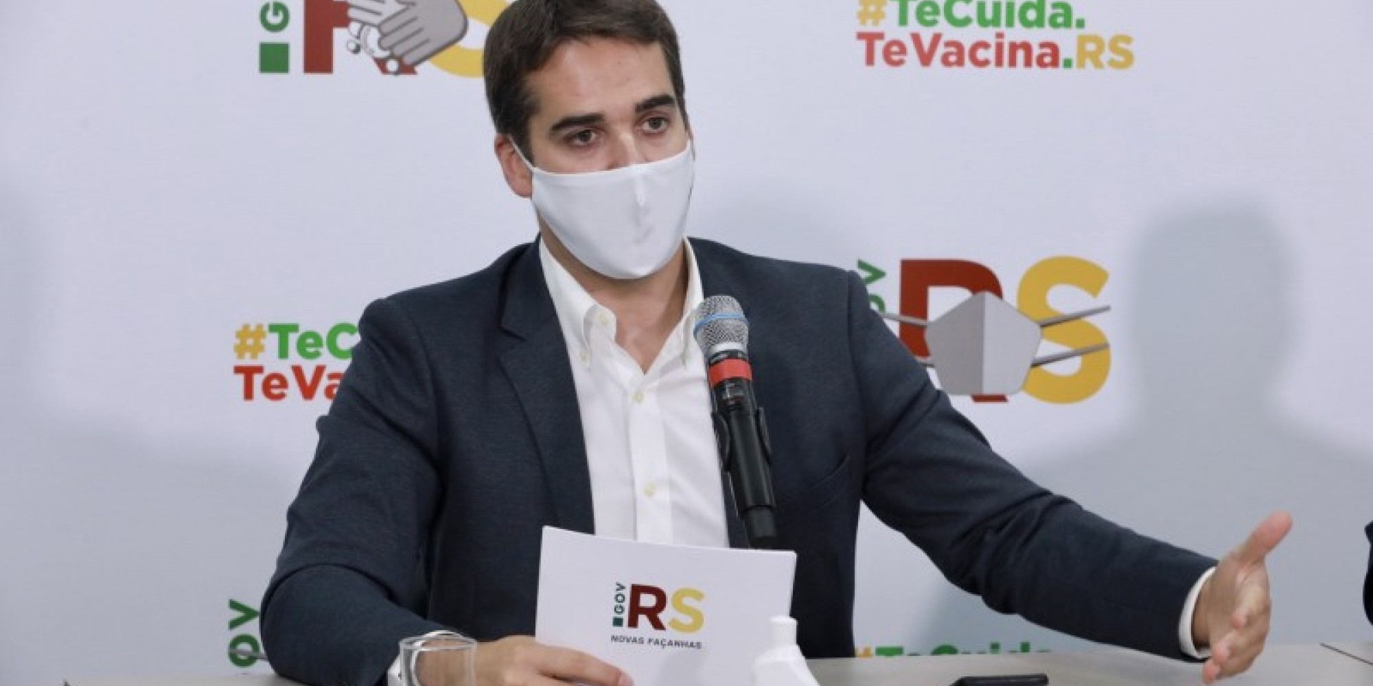 -É com a vacina que conseguiremos parar o vírus-, disse Leite durante transmissão ao vivo pelo internet -É com a vacina que conseguiremos parar o vírus-, disse Leite durante transmissão ao vivo pelo internet