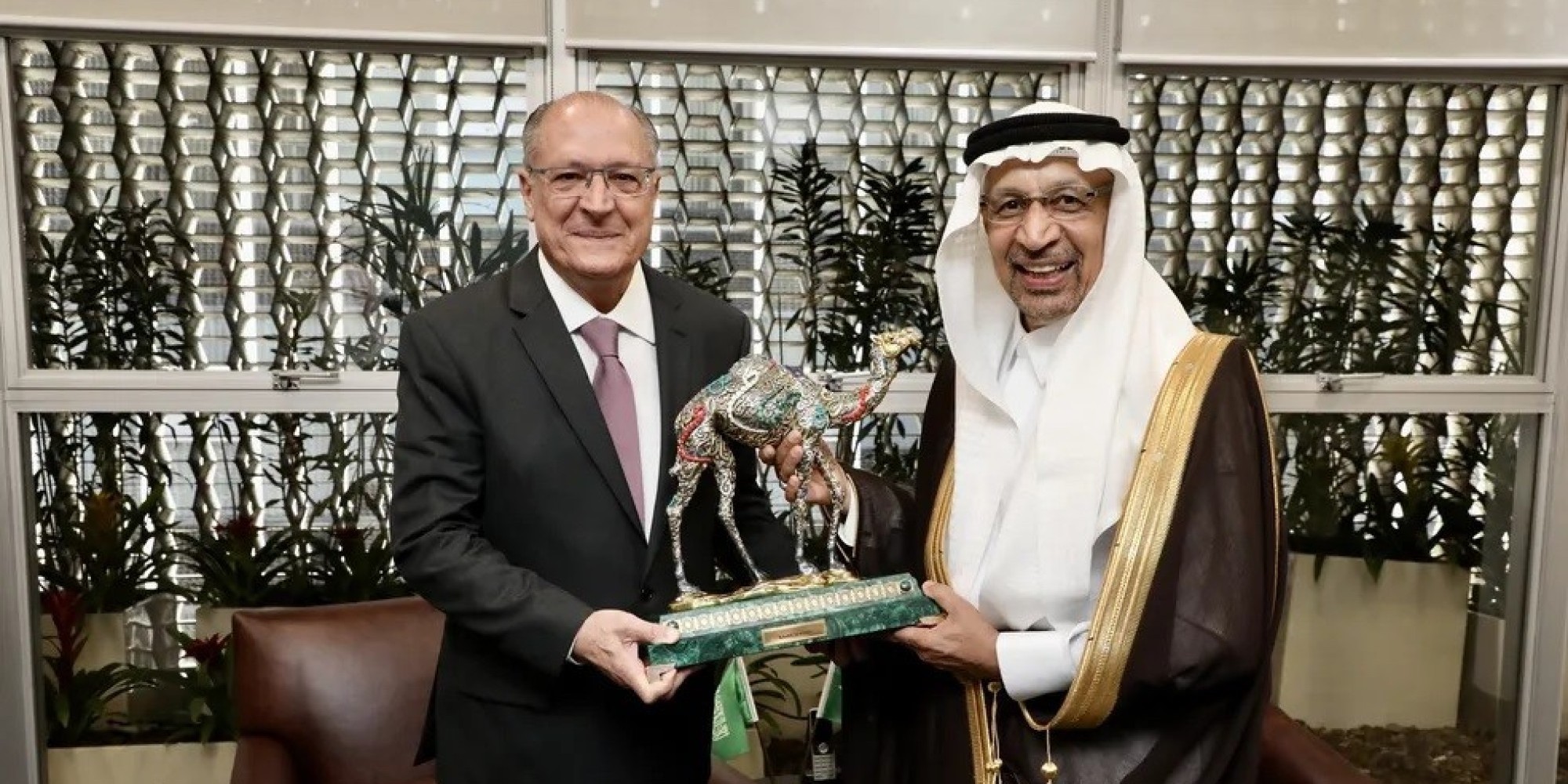 Alckmin devolverá estátua de camelo que ganhou da Arábia Saudita