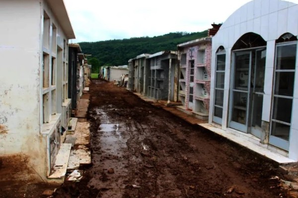 Administração promove melhorias nos acessos ao Cemitério Municipal