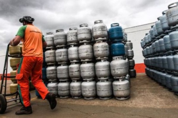 Gás de cozinha pode chegar a R$ 140 no Rio Grande do Sul