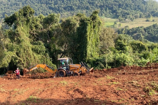 Administração subsidia 697 horas máquinas para produtores rurais