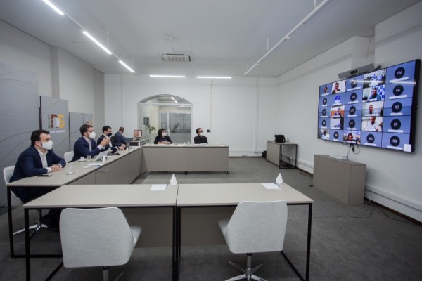 Governador Leite e secretários realizaram reunião com deputados e prefeitos por videoconferência 