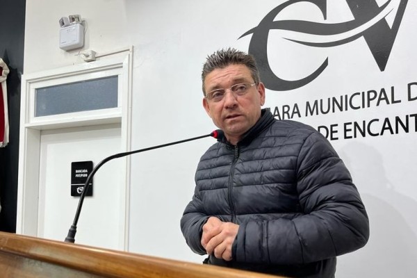 Valdecir Cardoso cobra agilidade nas obras de pavimentação