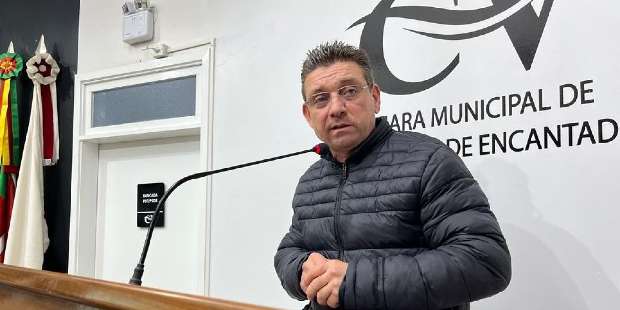 Valdecir Cardoso cobra agilidade nas obras de pavimentação