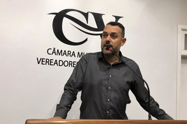 Duda do Táxi quer atenção especial com crianças com dificuldades de aprendizagem