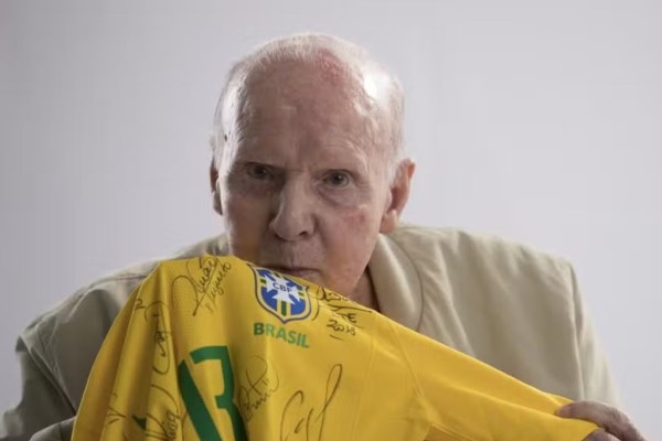 Morre Zagallo, o único tetracampeão mundial de futebol