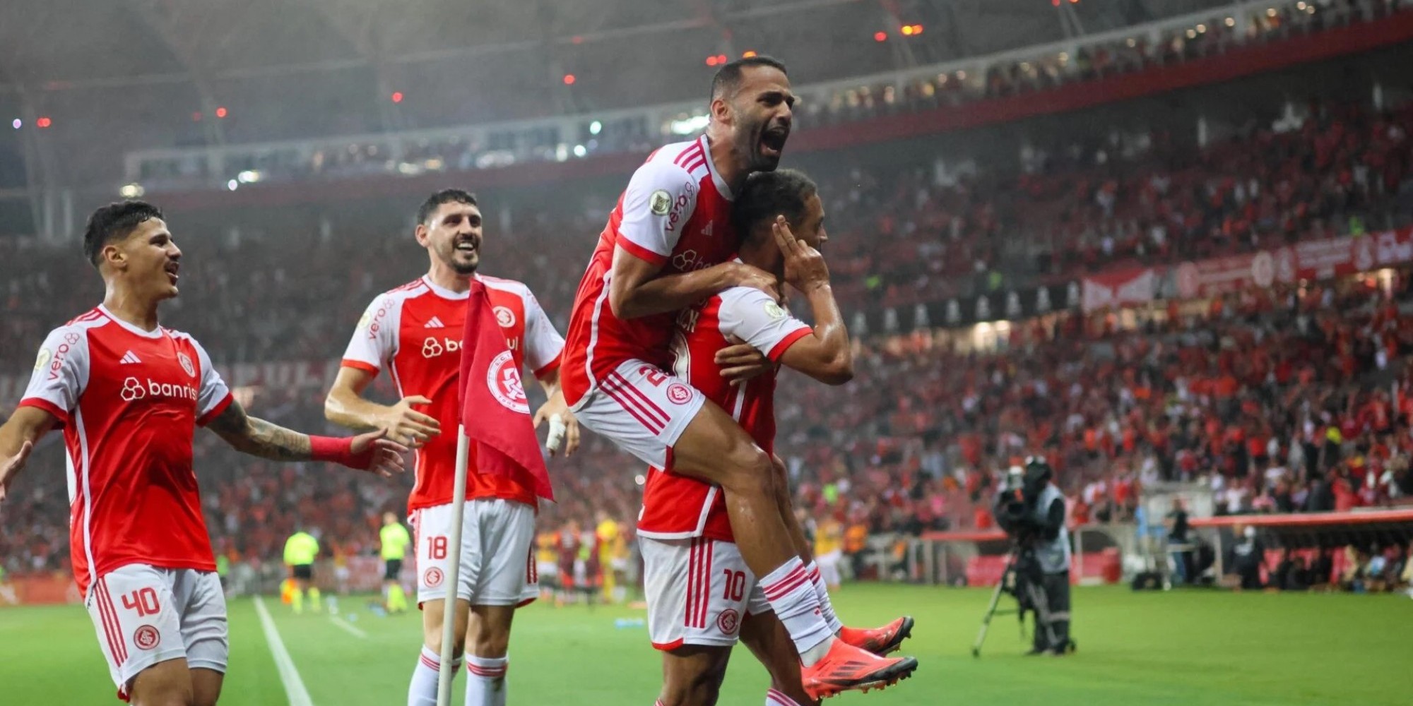 Com golaço de Alan Patrick, Inter vence o Criciúma e entra no G4 do Brasileiro