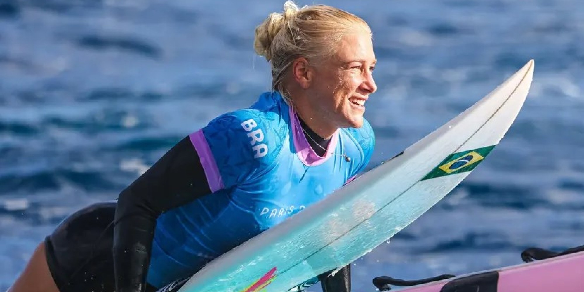 Tatiana Weston-Webb, natural de Porto Alegre, conquista a prata no surfe