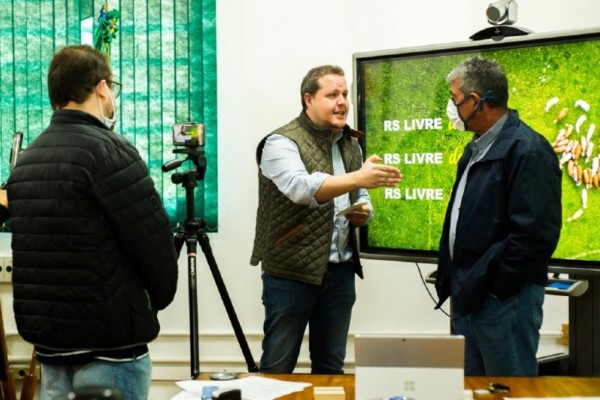 Secretário da Agricultura, Covatti Filho realizou transmissão pela internet para anunciar próximos passos para a certificação