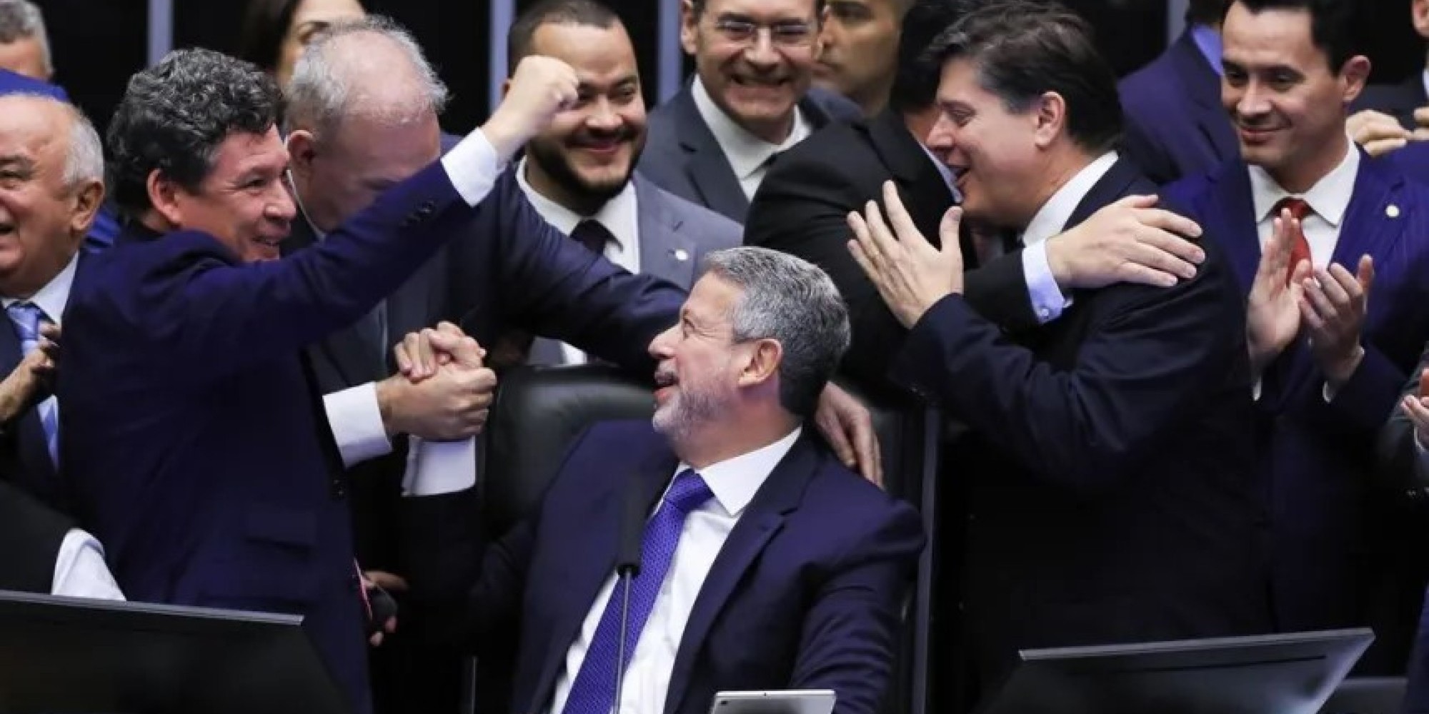 Reforma tributária aprovada deve gerar “efeito animador” sobre a economia