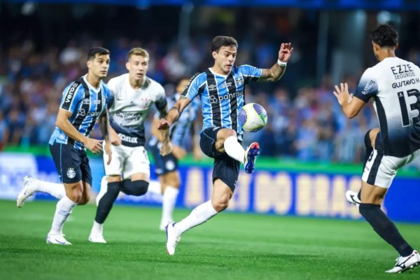 Grêmio é derrotado pelo Corinthians nas penalidades e está fora da Copa do Brasil
