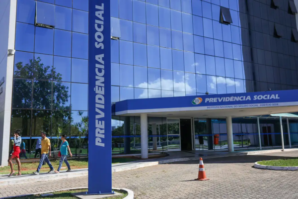 Empresas de fachada e agentes públicos são suspeitos de envolvimento em esquema que desviou bilhões de aposentados e pensionistas