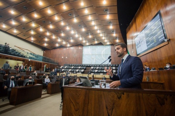 Alguns deputados acompanharam o discurso de Leite presencialmente, no Plenário 20 de Setembro, e outros por vídeo