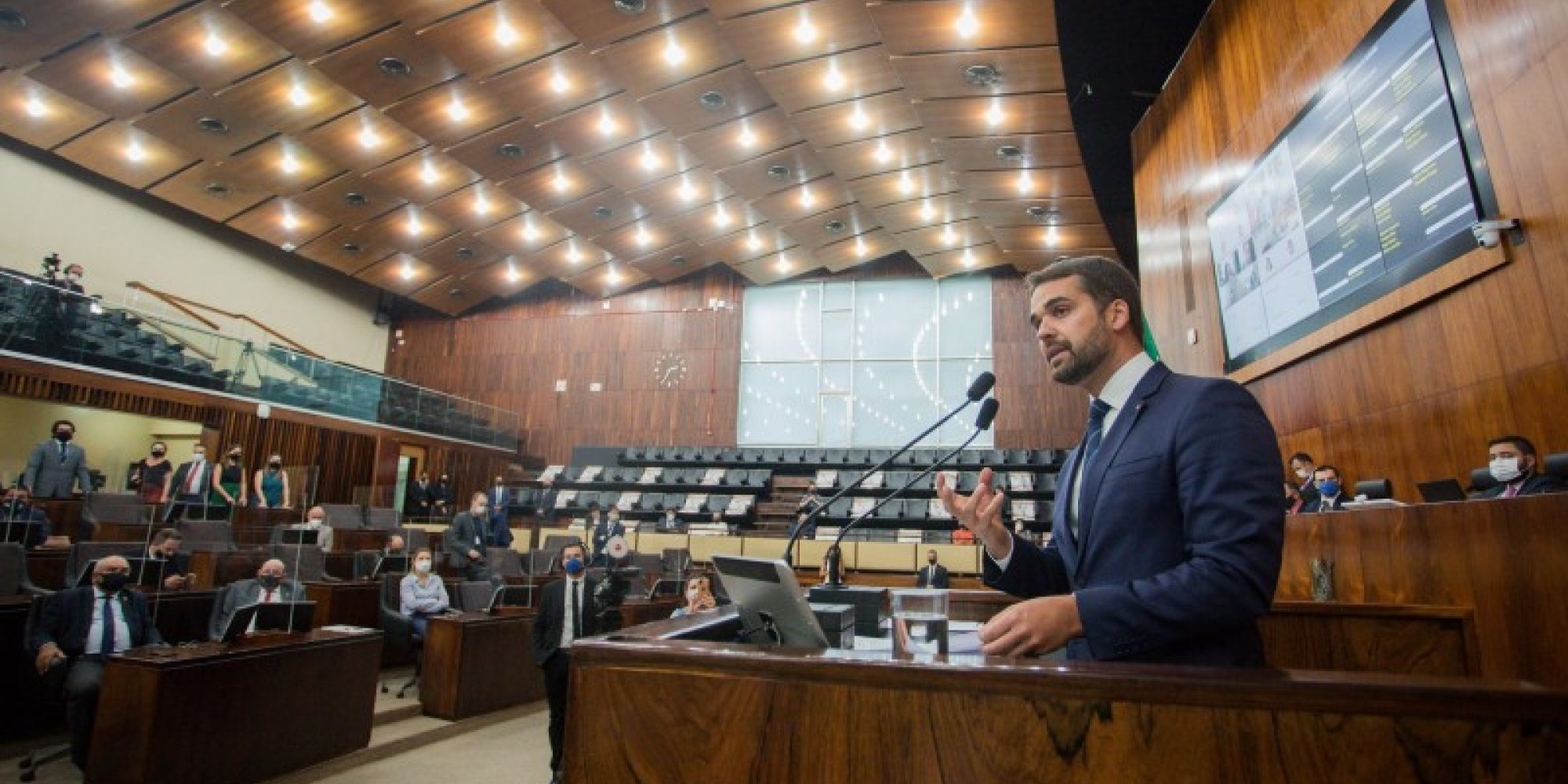 Alguns deputados acompanharam o discurso de Leite presencialmente, no Plenário 20 de Setembro, e outros por vídeo Alguns deputados acompanharam o discurso de Leite presencialmente, no Plenário 20 de Setembro, e outros por vídeo