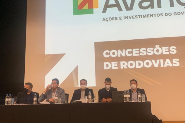 Reunião foi realizada nesta quinta-feira (24). 