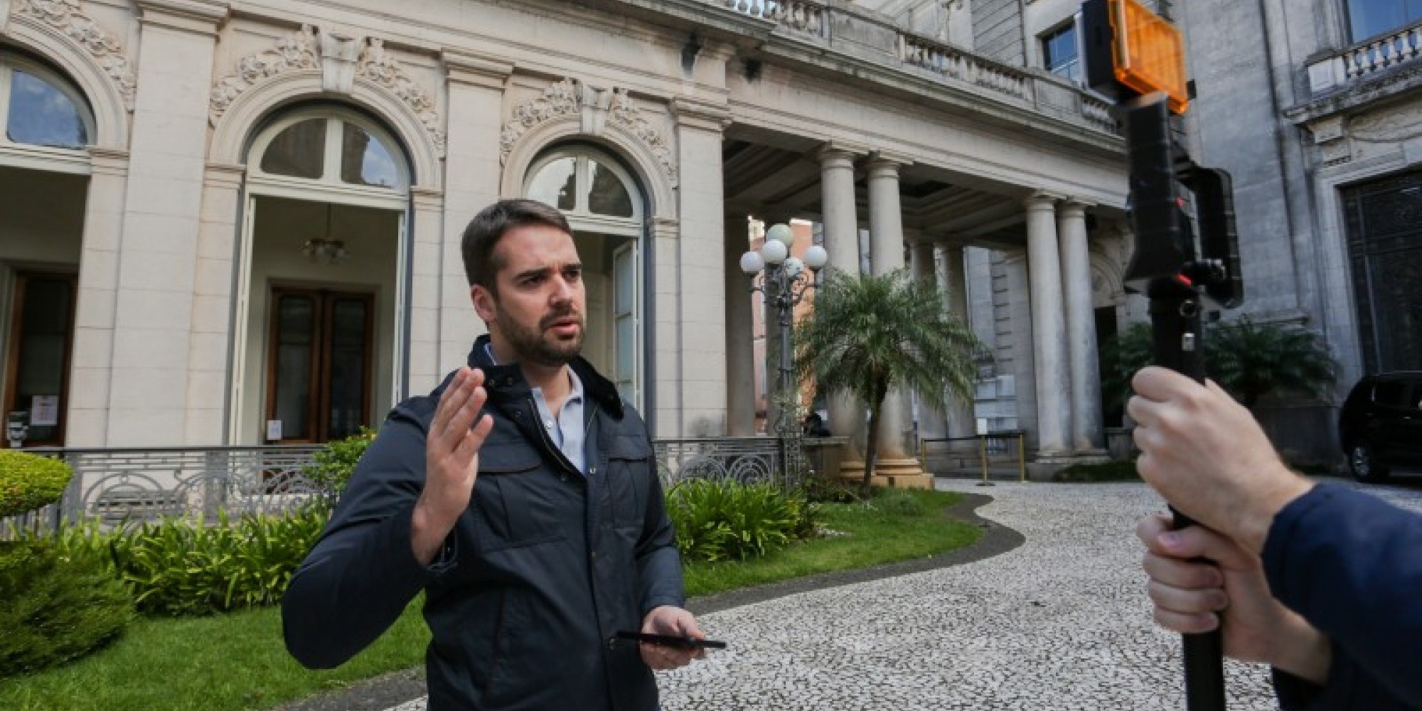 -Não considero justo que aqueles que servem à população fiquem imunes a essas dificuldades-, disse o governador -Não considero justo que aqueles que servem à população fiquem imunes a essas dificuldades-, disse o governador