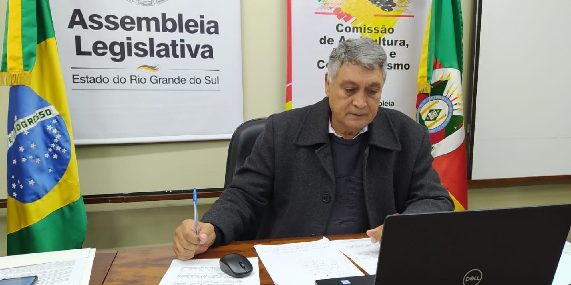 Deputado Estadual dos Progressistas preside a Comissão da Agricultura, Pecuária, Pesca e Cooperativismo, que é presidida pelo parlamentar na Assembleia Legislativa do Rio Grande do Sul. Deputado Estadual dos Progressistas preside a Comissão da Agricultura, Pecuária, Pesca e Cooperativismo, que é presidida pelo parlamentar na Assembleia Legislativa do Rio Grande do Sul.