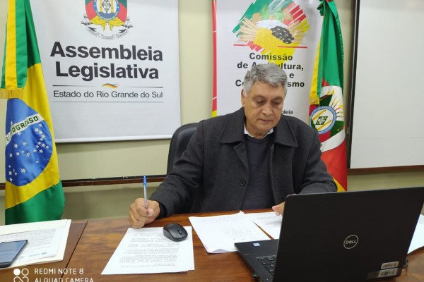 Deputado Estadual dos Progressistas preside a Comissão da Agricultura, Pecuária, Pesca e Cooperativismo, que é presidida pelo parlamentar na Assembleia Legislativa do Rio Grande do Sul.