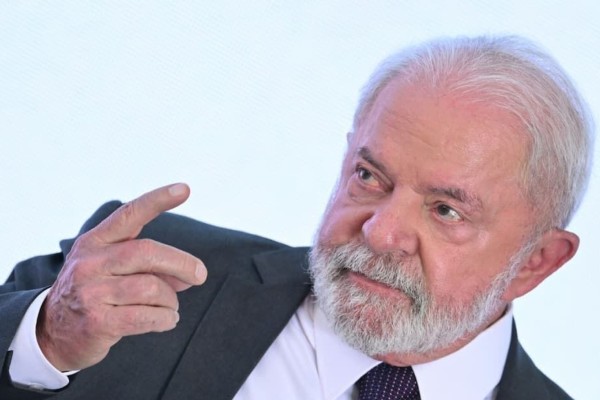 Lula chega aos 100 dias de governo em meio a contradições