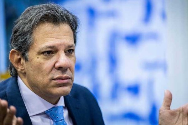 Haddad contraria Gleisi e diz que não é verdade que déficit nas contas faz economia crescer