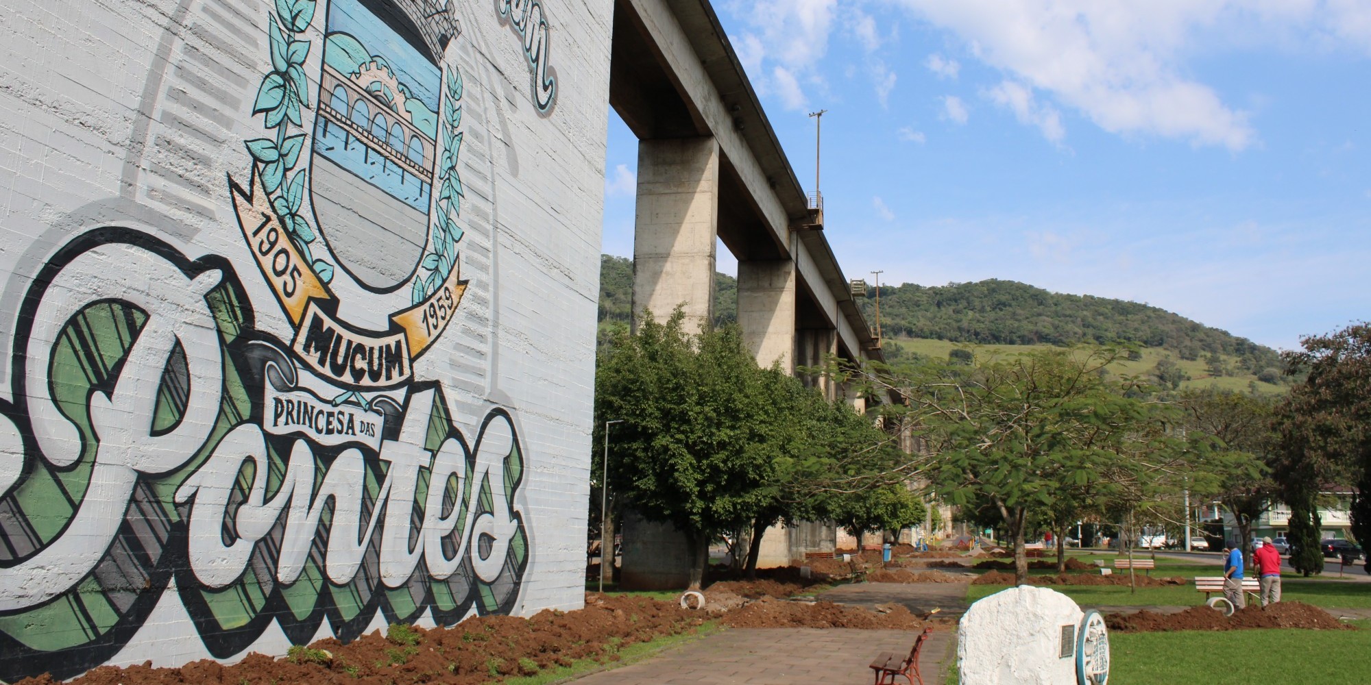 Município investe em iluminação em viaduto, ponte e estação ferroviária