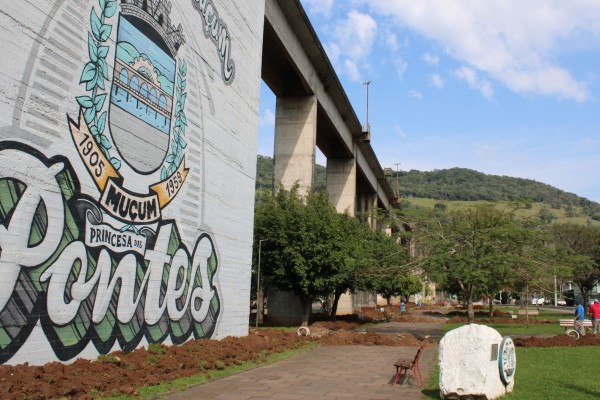 Município investe em iluminação em viaduto, ponte e estação ferroviária