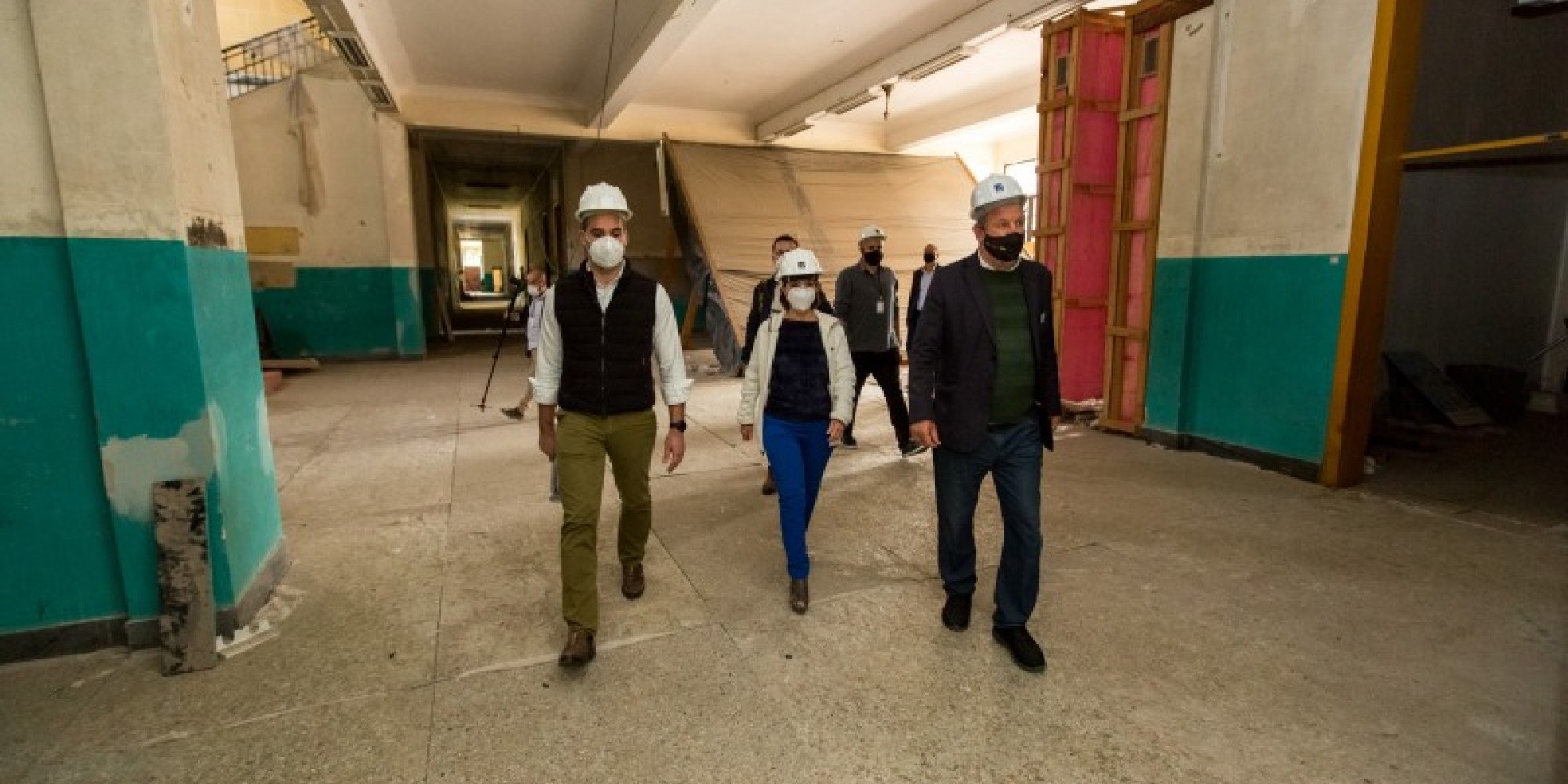 Governador Leite, secretária Raquel Teixeira (Educação) e secretário José Stédile (Obras e Habitação) durante a visita ao prédio Governador Leite, secretária Raquel Teixeira (Educação) e secretário José Stédile (Obras e Habitação) durante a visita ao prédio