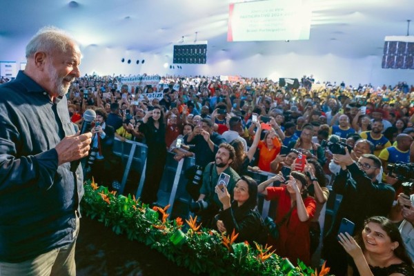 “Os ignorantes desse País precisam aprender que cultura não é gasto”, afirma Lula