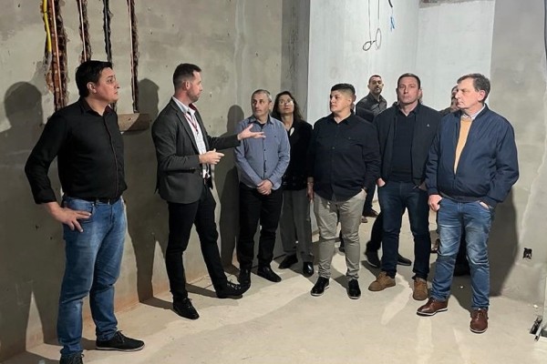 Vereadores de Encantado visitam as obras de ampliação do HBST