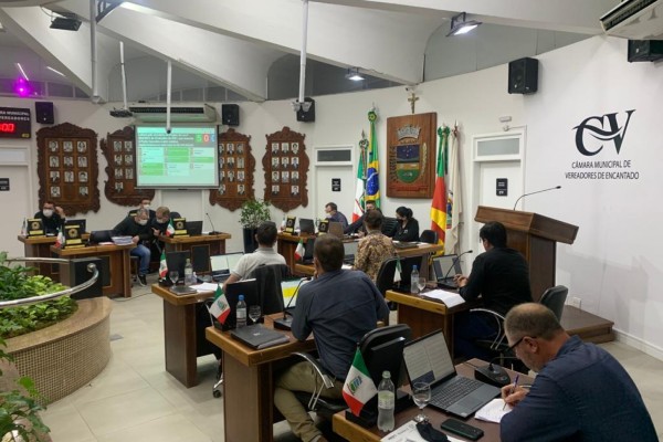 Sessão teve mais de quatro horas de duração 