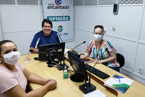 Secretária da Saúde e enfermeira da Sala de Vacina participaram do programa Bom Dia Região dos Vales 