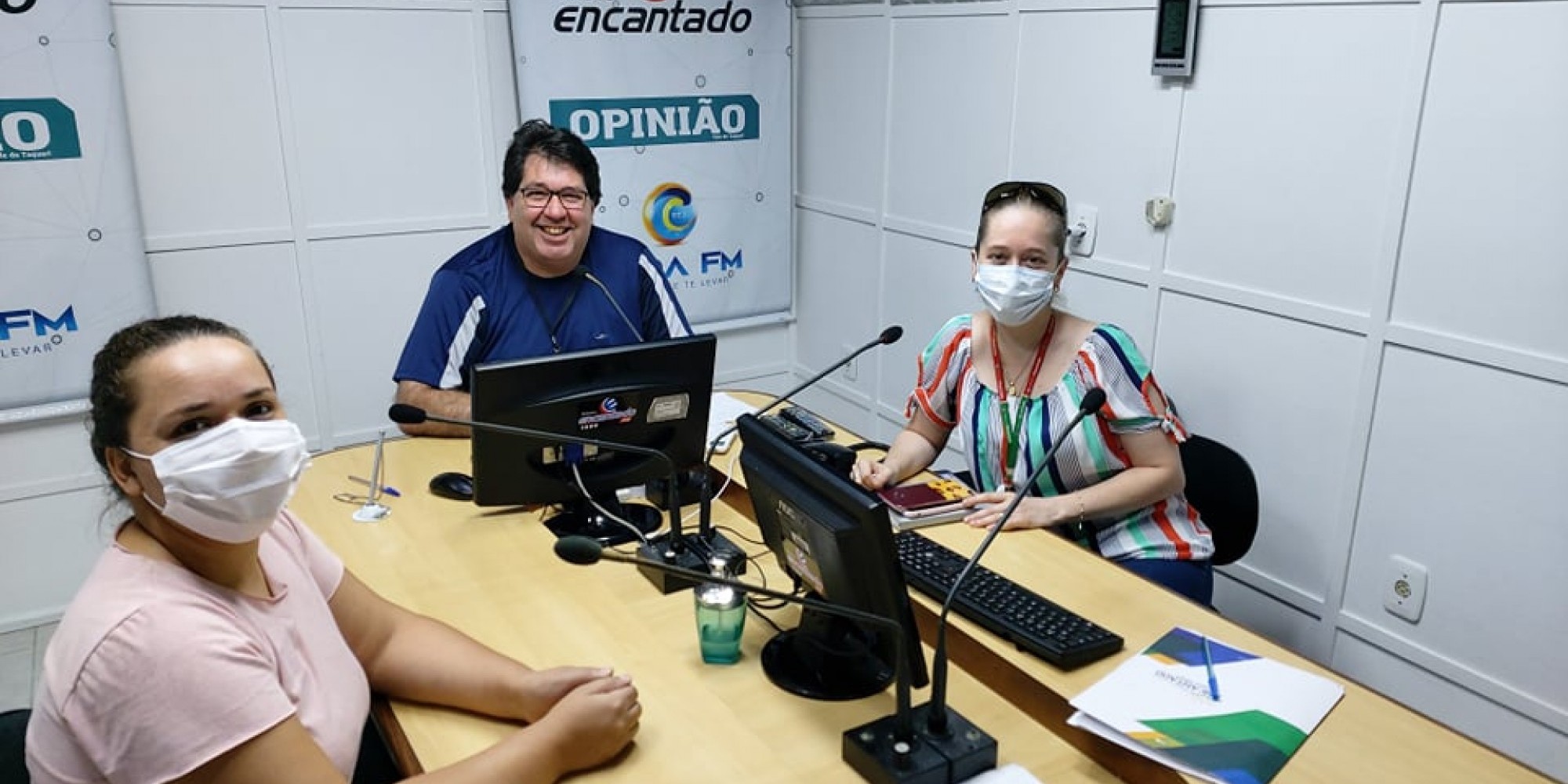 Secretária da Saúde e enfermeira da Sala de Vacina participaram do programa Bom Dia Região dos Vales Secretária da Saúde e enfermeira da Sala de Vacina participaram do programa Bom Dia Região dos Vales