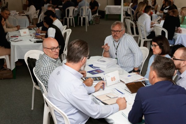 Sessão de Negócios na Expovale + Construmóbil 2024 gera bons resultados