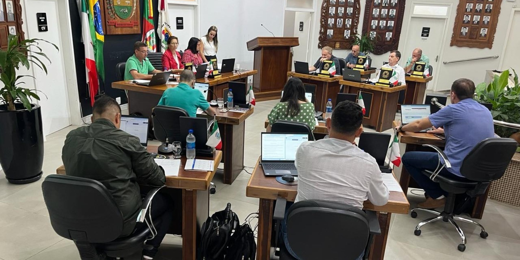 Legislativo encantadense realiza sessão na noite de hoje