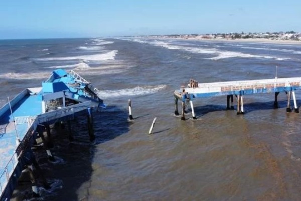 Plataforma marítima de Atlântida, em Xangri-lá, sofre desabamento