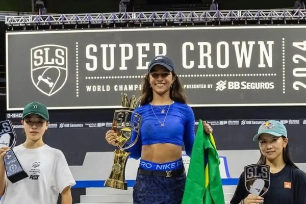 Rayssa Leal vence e se torna tricampeã mundial de skate street