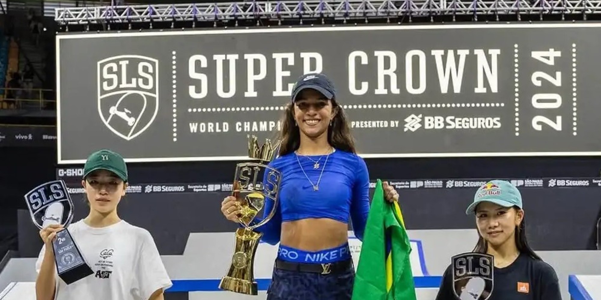 Rayssa Leal vence e se torna tricampeã mundial de skate street
