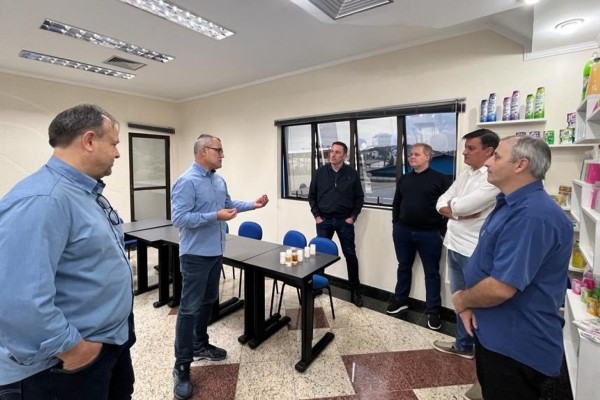 Vereadores de Encantado visitam a empresa Fontana S/A