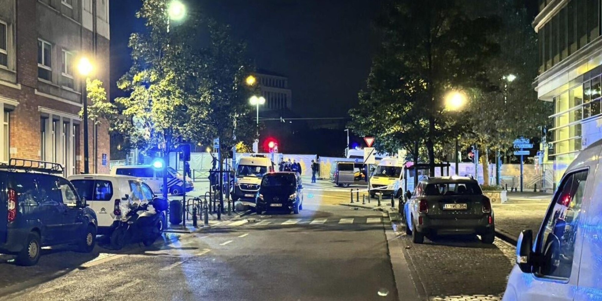 Atirador que matou torcedores suecos é morto pela polícia na Bélgica