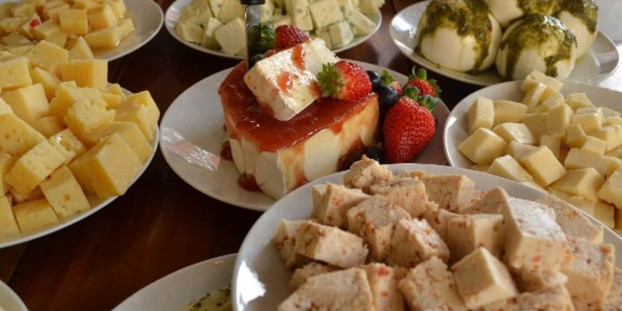 Festiqueijo oferece experiência de provar 46 tipos de queijo