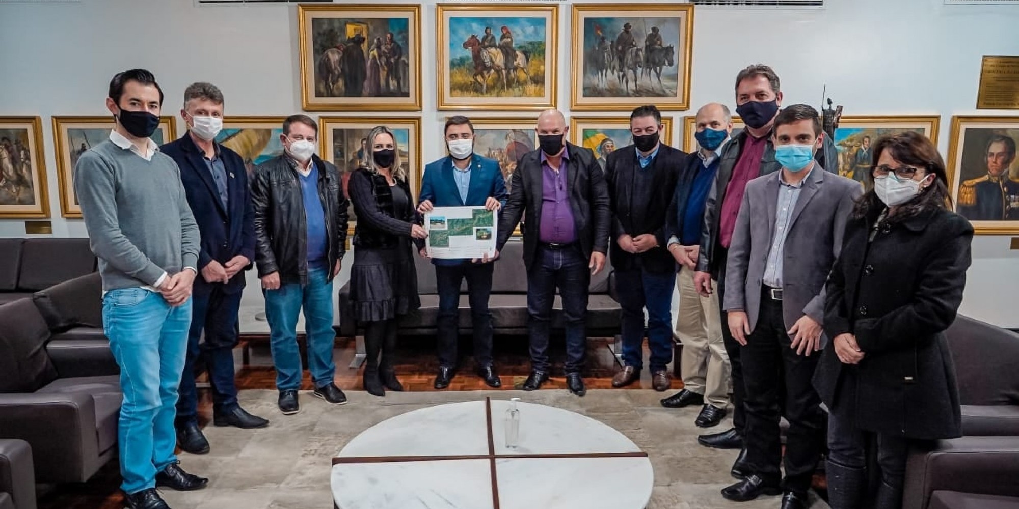 Encontro teve como objetivo avançar com o projeto que visa a ligação entre o Vale do Taquari e o Vale dos Vinhedos Encontro teve como objetivo avançar com o projeto que visa a ligação entre o Vale do Taquari e o Vale dos Vinhedos