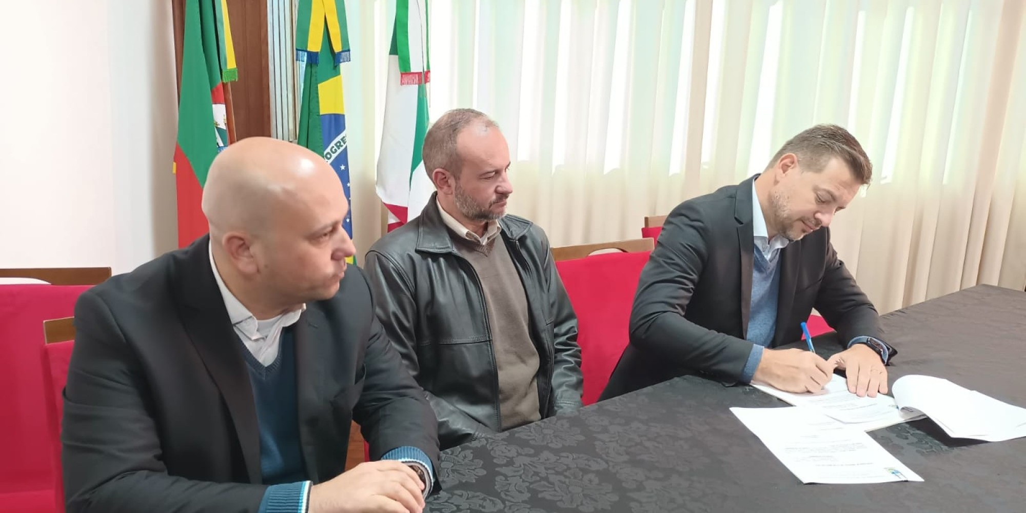 Eder Boaro (à esquerda) será o gestor de desenvolvimento da pasta Eder Boaro (à esquerda) será o gestor de desenvolvimento da pasta