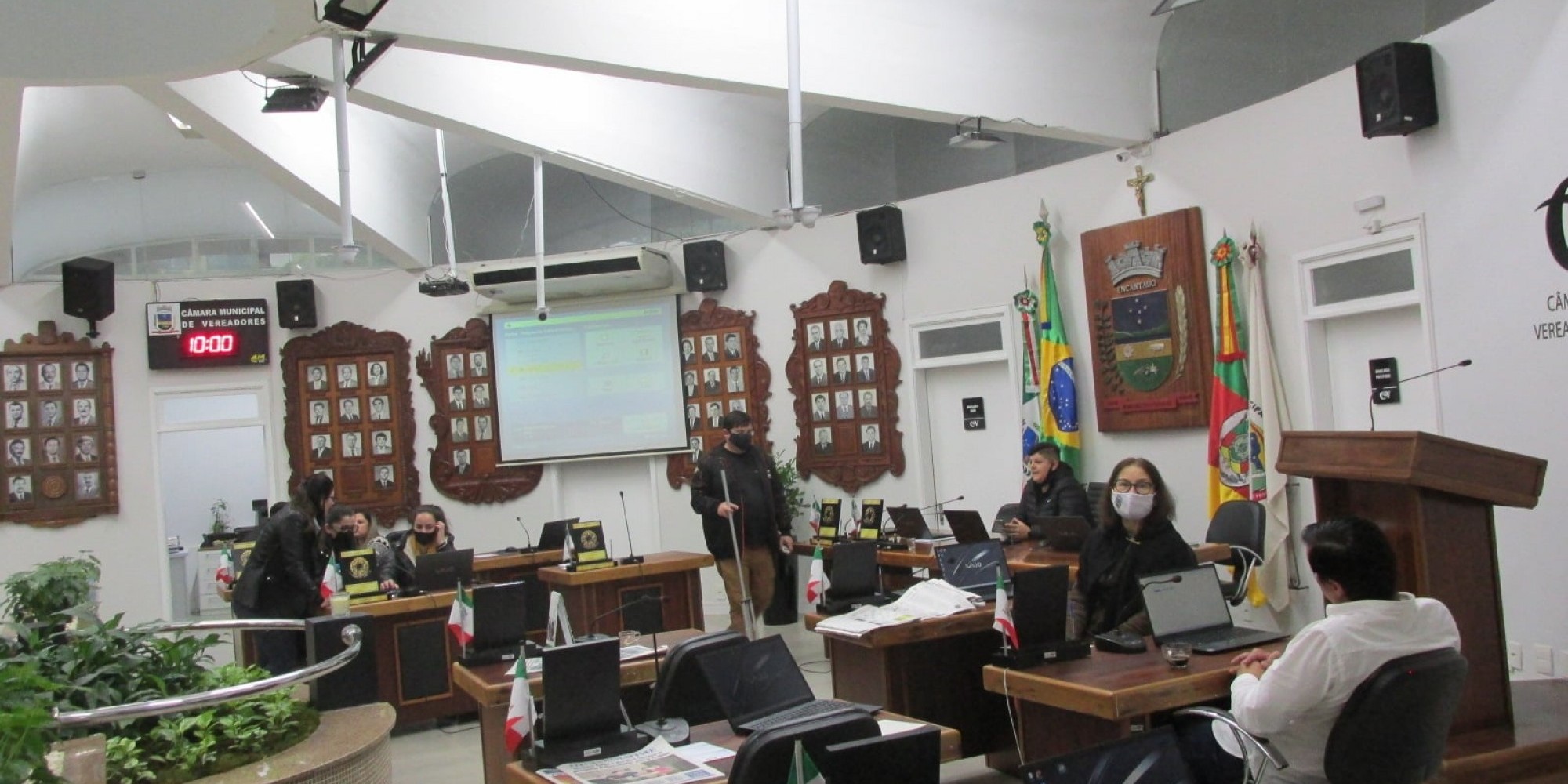 Vereadores e servidores realizaram treinamento na tarde de hoje Vereadores e servidores realizaram treinamento na tarde de hoje