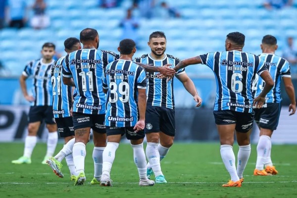 Grêmio na estreia de Pavón, goleia o Santa Cruz na Arena