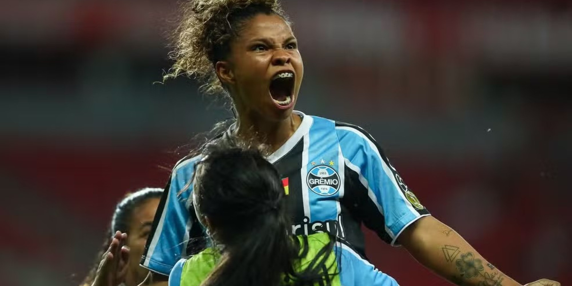Grêmio vence o Inter no Beira-Rio e larga em vantagem no Gauchão Feminino