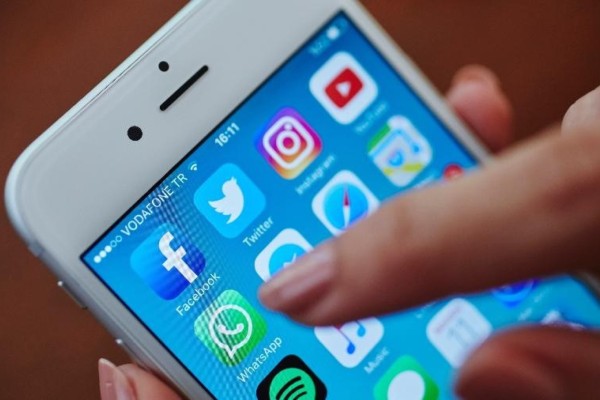 Homem terá que indenizar a ex-esposa após ter conversa com a amante divulgada
