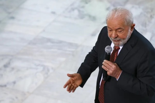 Renovada por Lula a promessa de isentar do IR quem ganha até R$ 5 mil