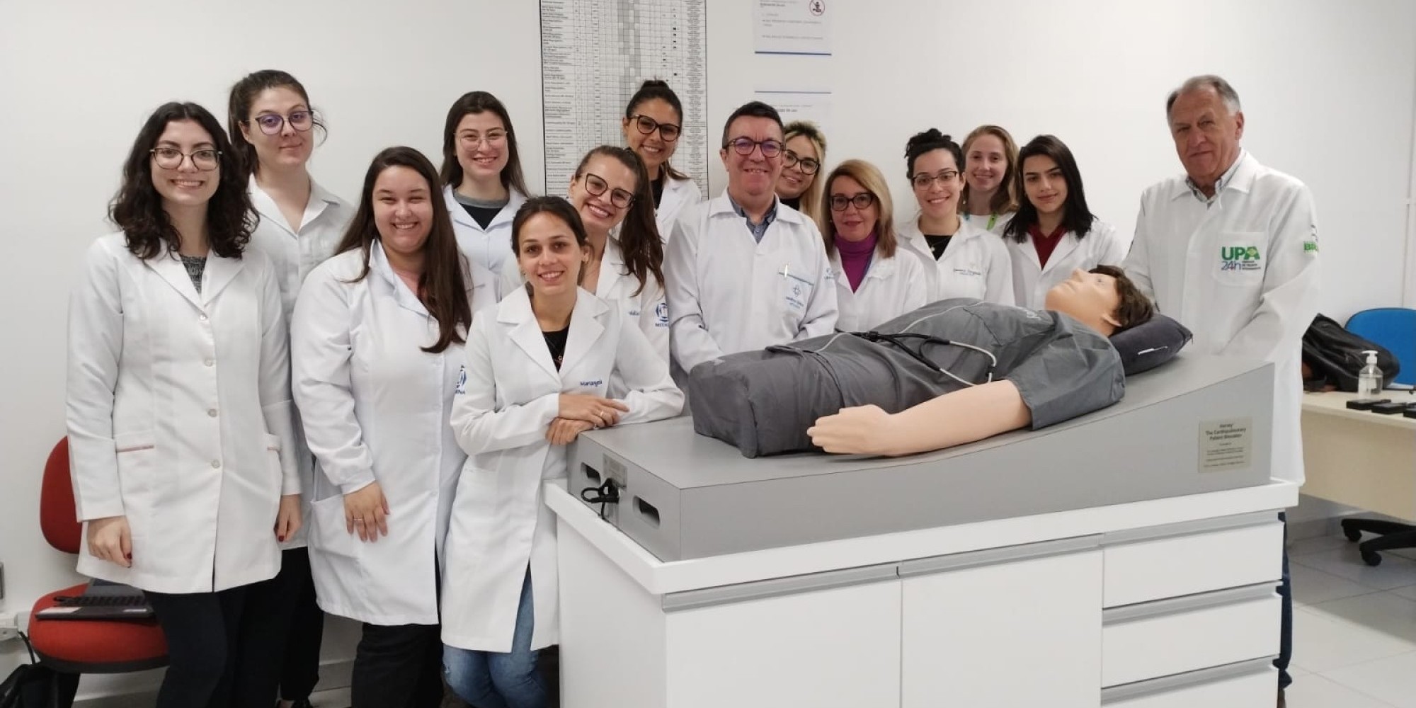 Equipamento é utilizado para ensinar habilidades de avaliação cardíaca no leito. Equipamento é utilizado para ensinar habilidades de avaliação cardíaca no leito.