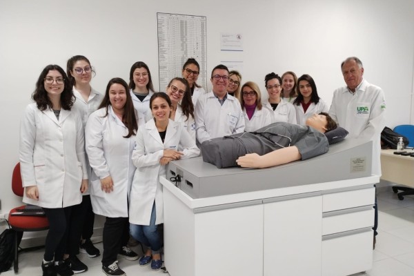 Equipamento é utilizado para ensinar habilidades de avaliação cardíaca no leito.